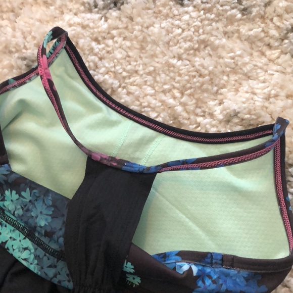 Lululemon No Limits Tank Black/Petal Pop Multi Sz 4 - Picture 11 of 13